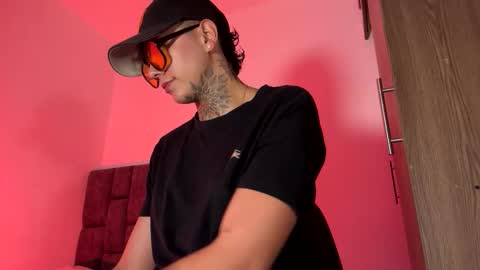 Snapshot of phillip_brownn chatting on 26, 4, 2026 PHILLIP online show from 26, 4, 2026