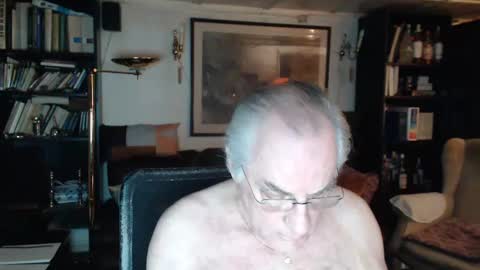 Snapshot of philoumis2 chatting on 24, 1, 2025 Philippe online show from 24, 1, 2025