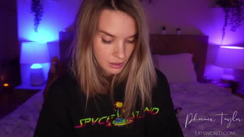 Snapshot of phoenix_taylor chatting on 10, 1, 2026 PHOENIX TAYLOR online show from 10, 1, 2026