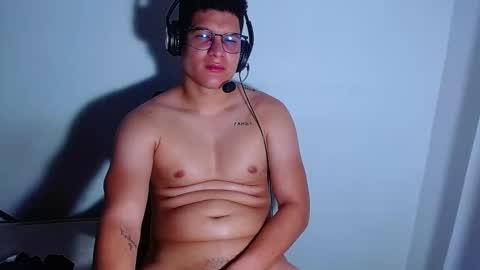 Snapshot of phoenixgnz08 chatting on 12, 1, 2025 AdnierGnz online show from 12, 1, 2025