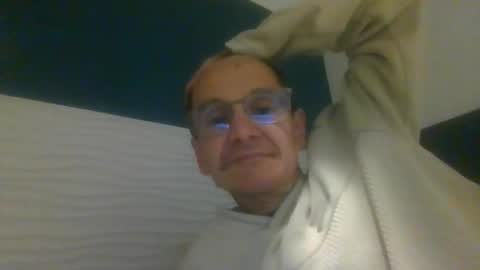 pichoun71 online show from 6, 1, 2025