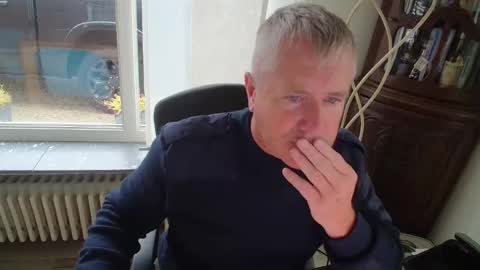 Snapshot of piloonklim chatting on 25, 10, 2025 piloonklim online show from 25, 10, 2025