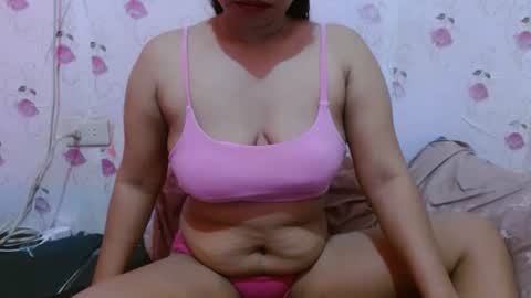 Snapshot of pinay_hot_mama005 chatting on 2, 3, 2026 pinay_hot_mama005 online show from 2, 3, 2026