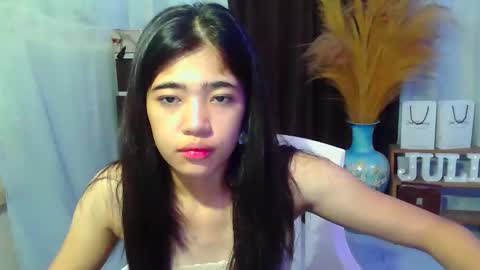 Snapshot of pinaycutie_sylvia chatting on 26, 10, 2025 Via online show from 26, 10, 2025