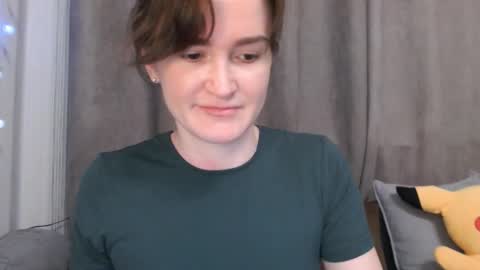Snapshot of pineapple__mood chatting on 2, 1, 2025       online show from 2, 1, 2025