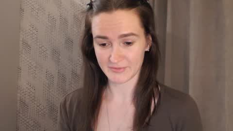 Snapshot of pineapple__mood chatting on 1, 2, 2025       online show from 1, 2, 2025