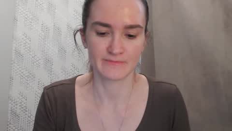 Snapshot of pineapple__mood chatting on 6, 3, 2025       online show from 6, 3, 2025