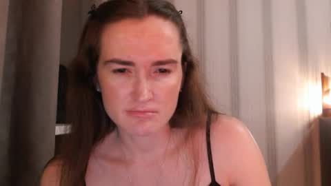 Snapshot of pineapple__mood chatting on 8, 9, 2025       online show from 8, 9, 2025