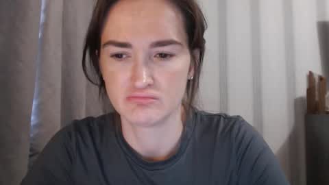 Snapshot of pineapple__mood chatting on 23, 9, 2025       online show from 23, 9, 2025
