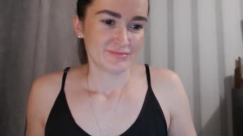 Snapshot of pineapple__mood chatting on 24, 9, 2025       online show from 24, 9, 2025