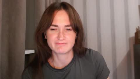 Snapshot of pineapple__mood chatting on 6, 10, 2025       online show from 6, 10, 2025