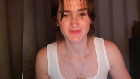 Snapshot of pineapple__mood chatting on 11, 10, 2025       online show from 11, 10, 2025