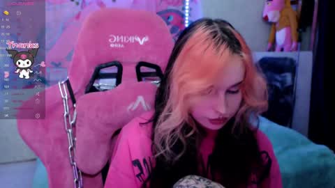 Snapshot of pineapple_dope chatting on 23, 4, 2026 Nancy online show from 23, 4, 2026