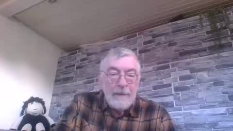 Snapshot of pinholder chatting on 30, 10, 2025 Michael online show from 30, 10, 2025