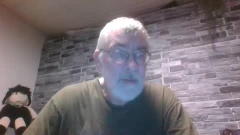 Snapshot of pinholder chatting on 4, 11, 2025 Michael online show from 4, 11, 2025