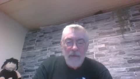 Snapshot of pinholder chatting on 5, 11, 2025 Michael online show from 5, 11, 2025