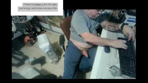 Snapshot of pini_z chatting on 19, 12, 2024 pini_z online show from 19, 12, 2024