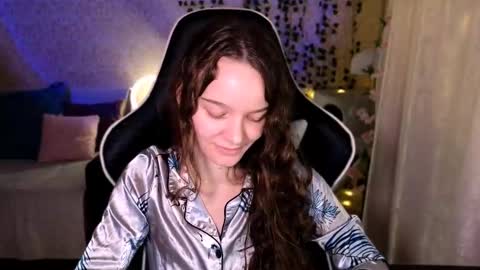 Snapshot of pink__sun chatting on 8, 3, 2026 Stephanie online show from 8, 3, 2026