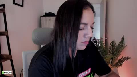 Snapshot of pink_kitten_ chatting on 4, 5, 2026 Eli online show from 4, 5, 2026