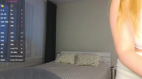 Snapshot of pink_rosee_ chatting on 11, 12, 2024   online show from 11, 12, 2024