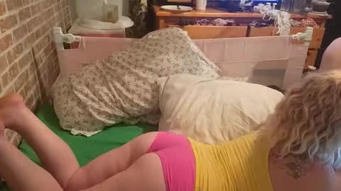 Snapshot of pinkandjuicey chatting on 23, 4, 2026 pinkandjuicey online show from 23, 4, 2026