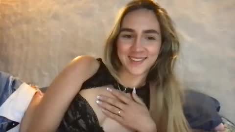 Snapshot of pinkilola chatting on 4, 4, 2026 Pinkilola online show from 4, 4, 2026