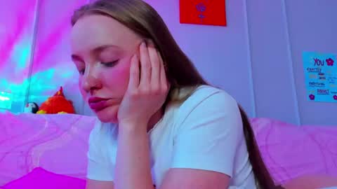 Snapshot of pinkk_lemonade chatting on 30, 7, 2026 Mila online show from 30, 7, 2026