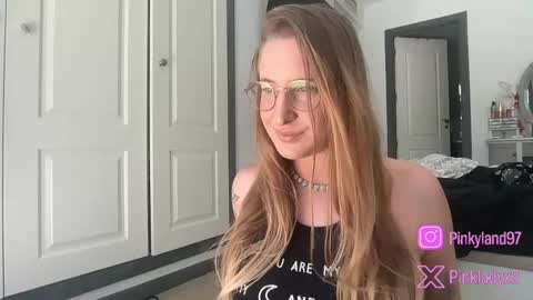 pinkladyx2 online show from 21, 5, 2026