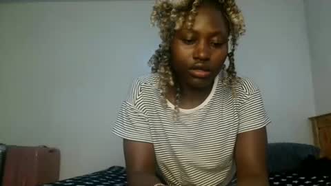 Snapshot of pinklover2003 chatting on 10, 6, 2026 Serena online show from 10, 6, 2026