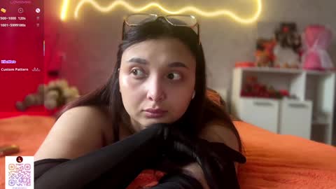 Snapshot of pinkncrazy chatting on 22, 10, 2025 HERES ALICE WELCOME EVERYONE LOVENSE DOMI REACT TO YOUR TIPS LETS MAKE A GREAT SHOW TOGETHER online show from 22, 10, 2025