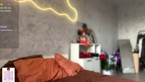 Snapshot of pinkncrazy chatting on 24, 10, 2025 HERES ALICE WELCOME EVERYONE LOVENSE DOMI REACT TO YOUR TIPS LETS MAKE A GREAT SHOW TOGETHER online show from 24, 10, 2025