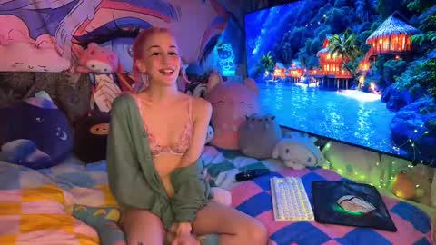 Gwenie online show from 10, 3, 2025