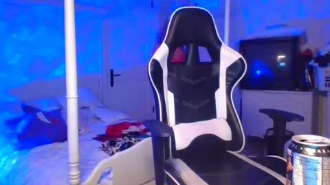 pinkpillbambi online show from 26, 1, 2025