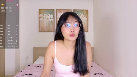 Snapshot of pinkyblooom chatting on 14, 4, 2026 Polly online show from 14, 4, 2026