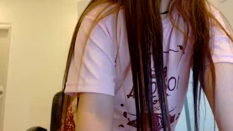 Snapshot of pinkyrosexx chatting on 14, 7, 2026 Rose online show from 14, 7, 2026