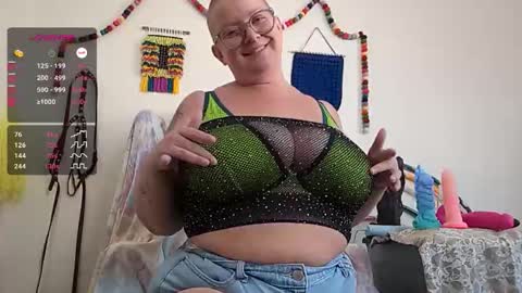 Em online show from 1, 11, 2025