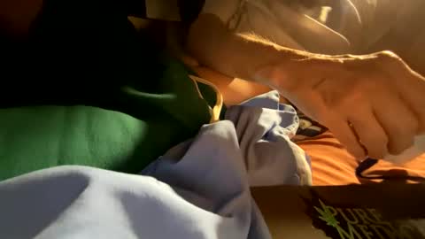 whom like be watching.i online show from 23, 9, 2025