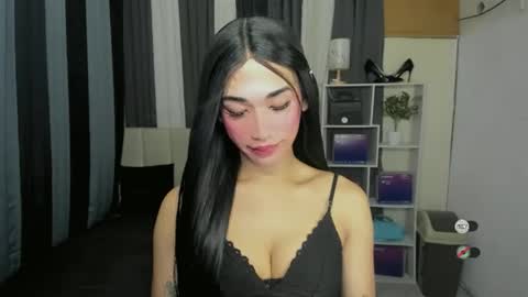 pixiedoll_ online show from 11, 5, 2026