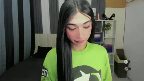 pixiedoll_ online show from 17, 5, 2026
