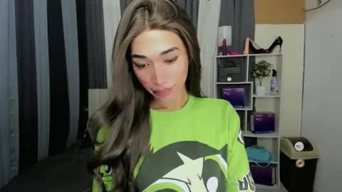 pixiedoll_ online show from 25, 5, 2026