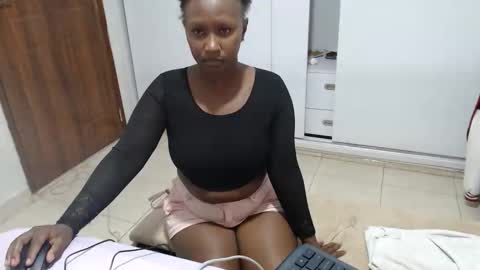 Snapshot of pixietease1 chatting on 10, 11, 2025 pixietease1 online show from 10, 11, 2025