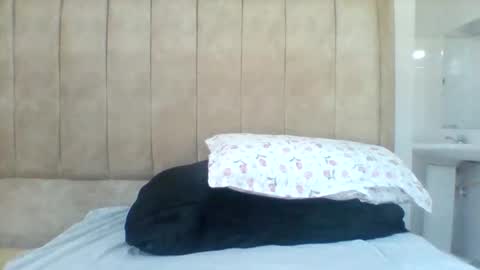 Snapshot of pixietease1 chatting on 18, 11, 2025 pixietease1 online show from 18, 11, 2025