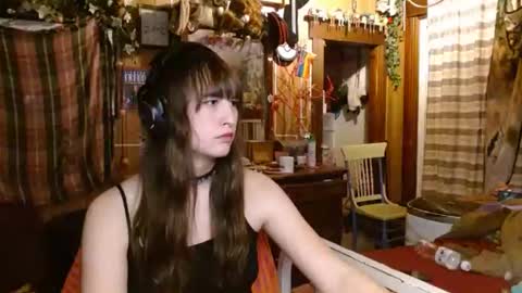 Snapshot of pixinun chatting on 2, 4, 2026 Izzy online show from 2, 4, 2026