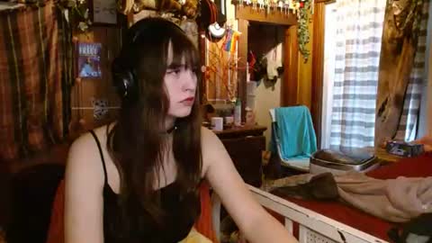 Snapshot of pixinun chatting on 2, 4, 2026 Izzy online show from 2, 4, 2026