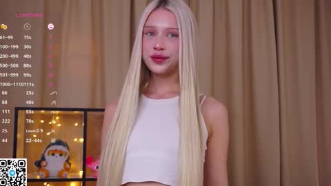 Snapshot of platinum_babe chatting on 5, 10, 2025 Ennie online show from 5, 10, 2025