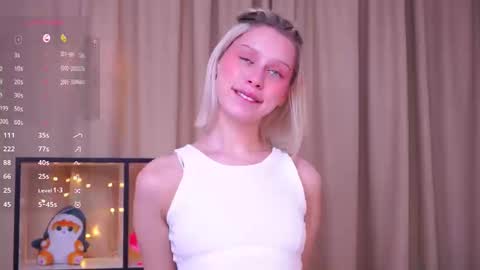 Snapshot of platinum_babe chatting on 19, 10, 2025 Ennie online show from 19, 10, 2025