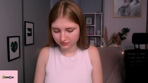 Snapshot of playful_sophie chatting on 4, 1, 2025 Sophie online show from 4, 1, 2025