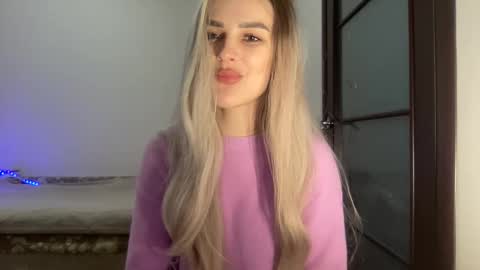 Snapshot of playfuldoll18 chatting on 14, 10, 2025 Mia online show from 14, 10, 2025