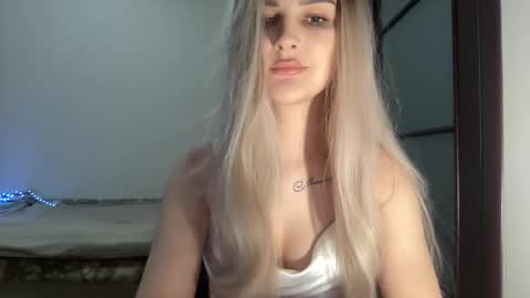 Snapshot of playfuldoll18 chatting on 15, 10, 2025 Mia online show from 15, 10, 2025