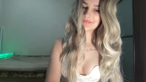Snapshot of playfuldoll18 chatting on 21, 10, 2025 Mia online show from 21, 10, 2025